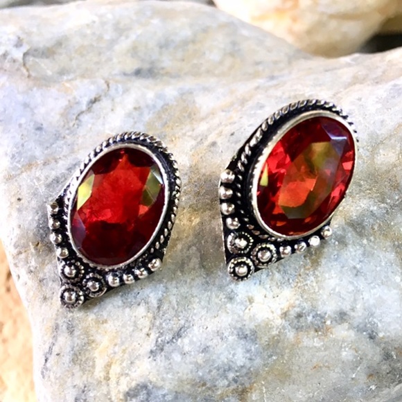 Gorgeous Faceted red crystal silver plated earrings. Beautiful setting - Picture 5 of 5